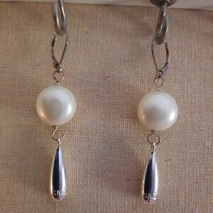 SNO of Sweden Pearl/Silver Drop Earrings
